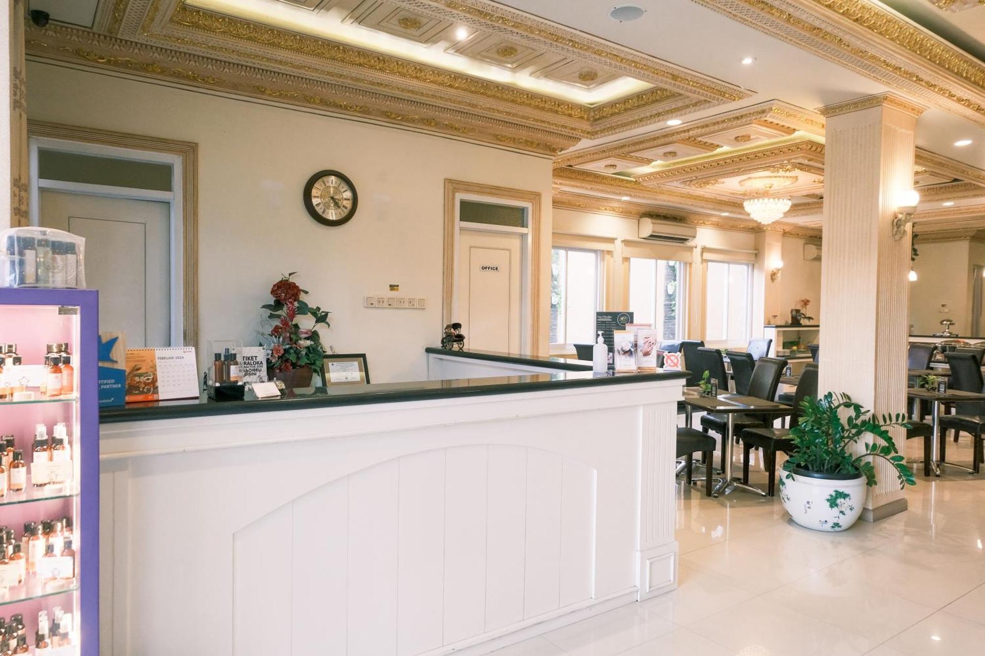 Ceria Boutique Hotel Maguwo Exteriör bild