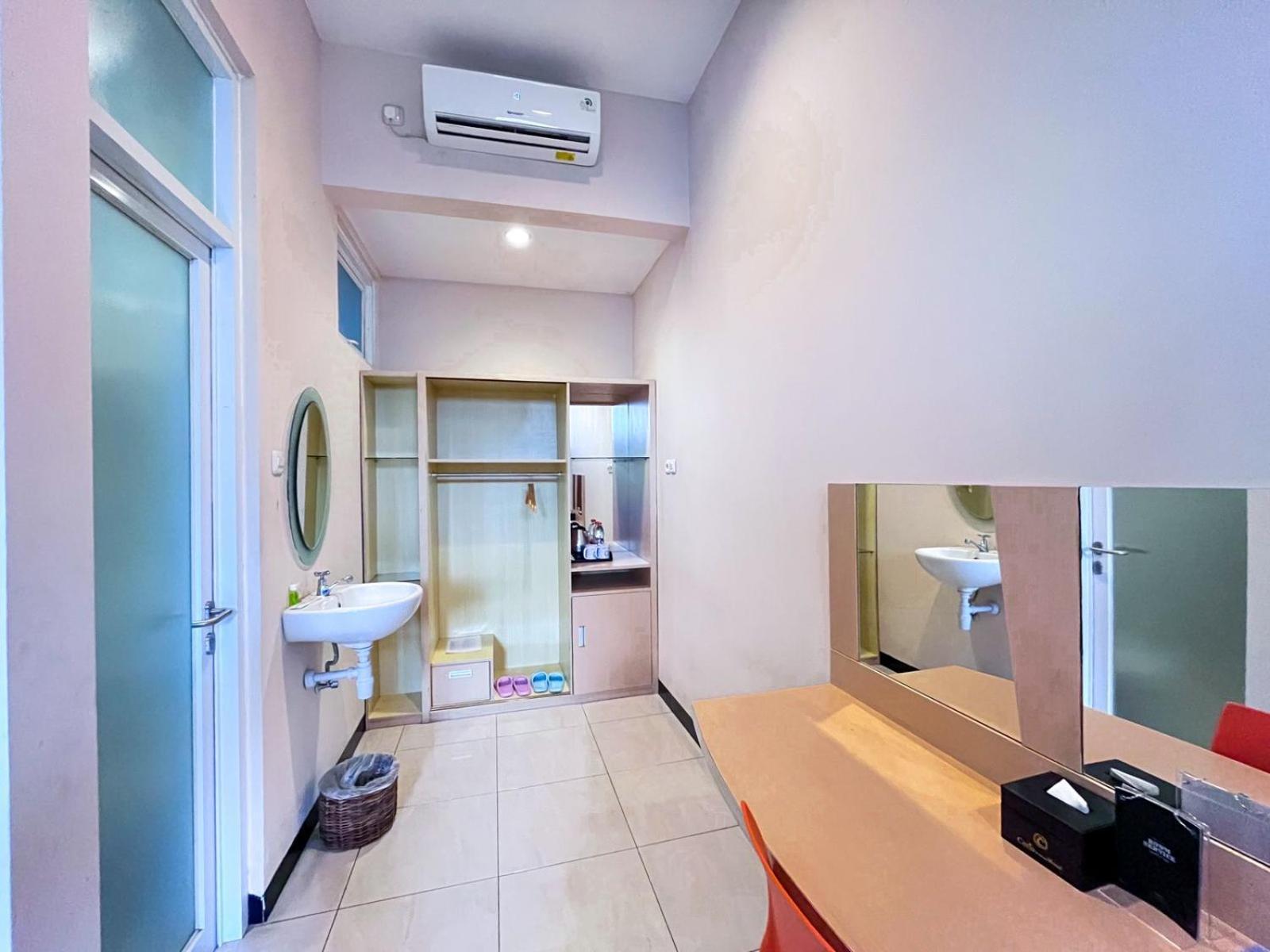 Ceria Boutique Hotel Maguwo Exteriör bild